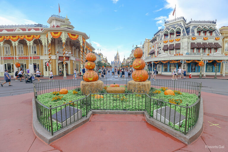 Magic Kingdom Halloween Decorations in 2025: Main Street USA Photo Tour