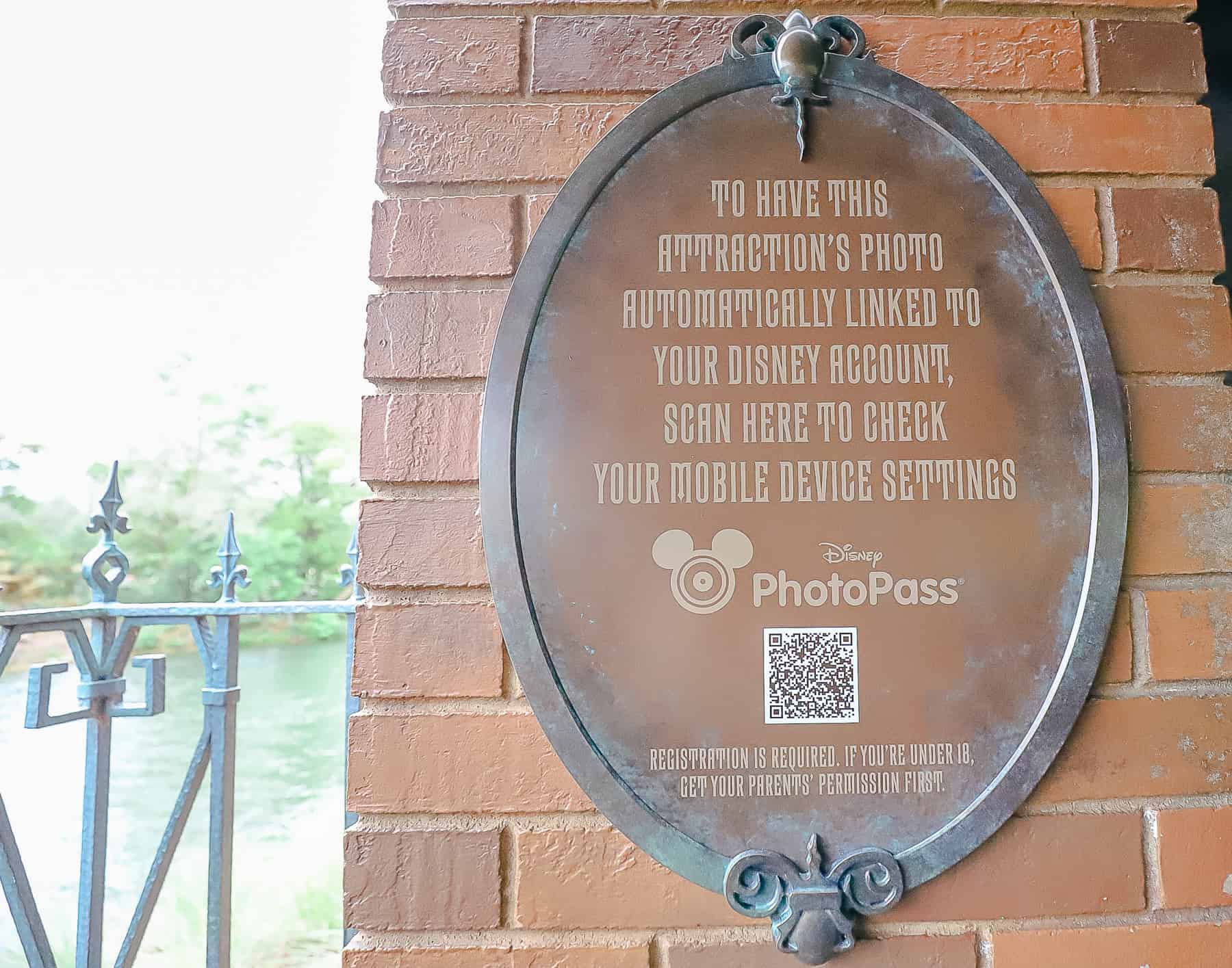 A sign that tells how to link your ride photo to your mobile device. 