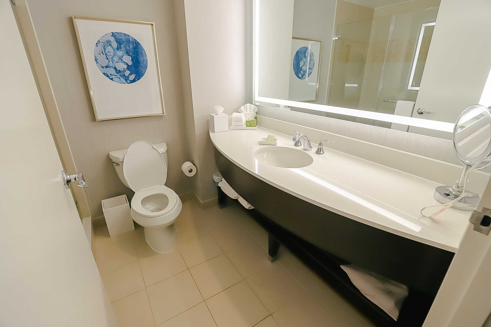 Vanity with one sink and a makeup mirror in the Signia by Hilton 