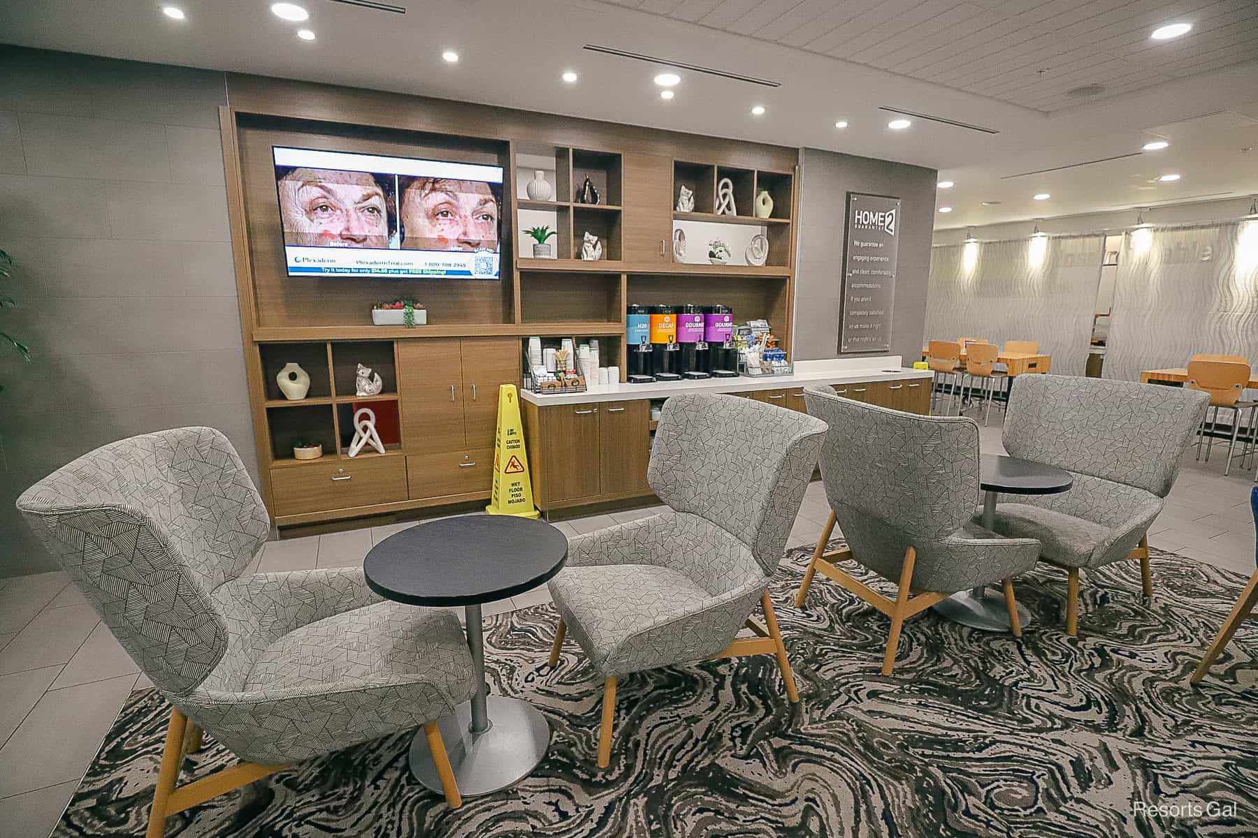 the small lobby with seating 