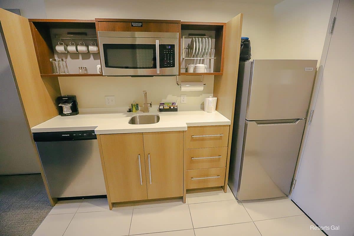 the kitchenette at the Home2 Suites by Hilton at Flamingo Crossings