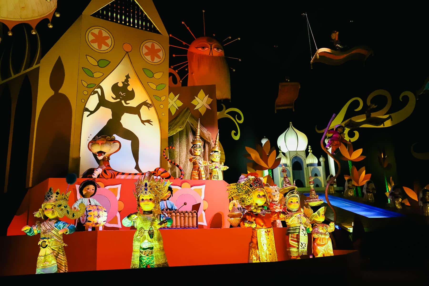 "it's a small world" Asian scene 