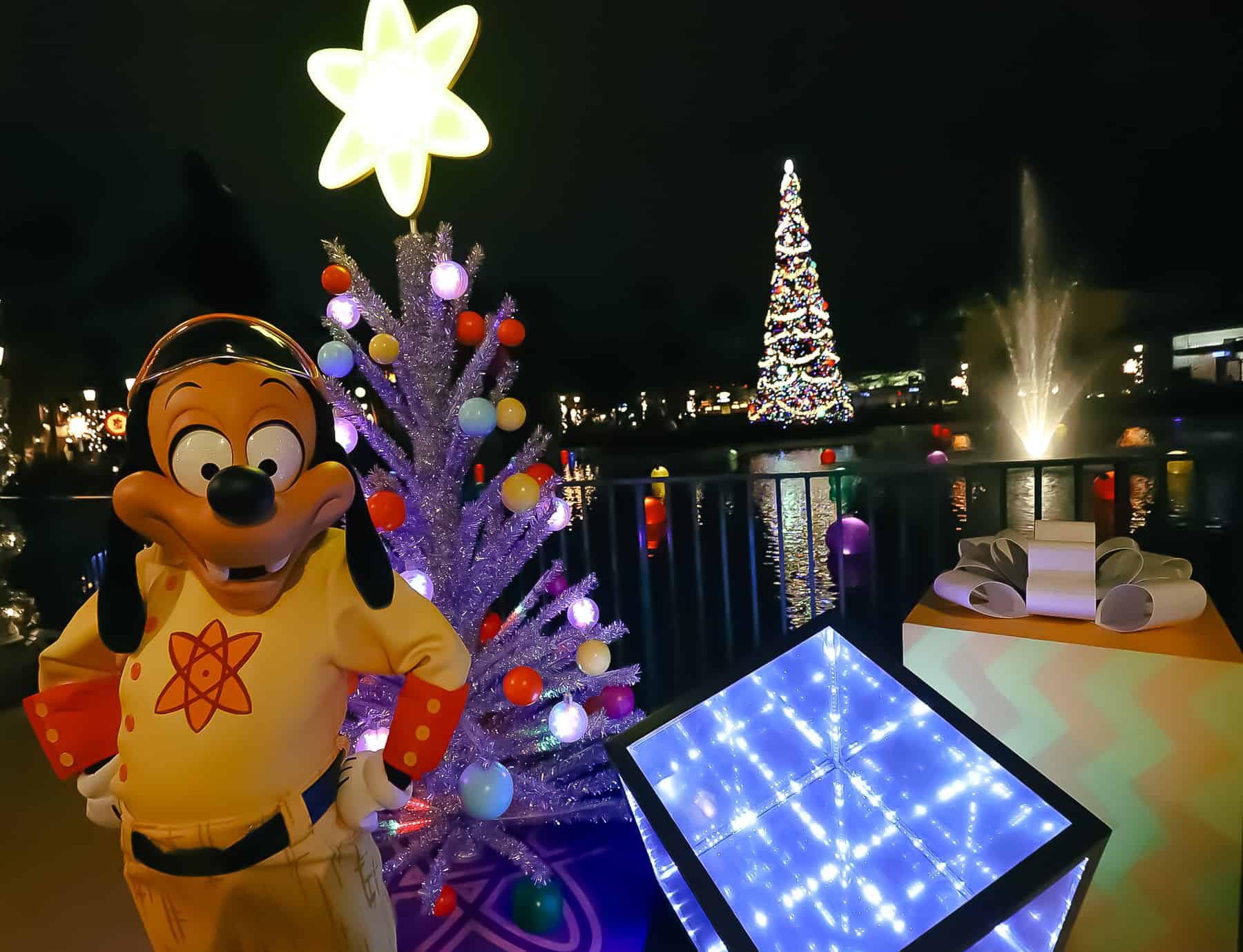 Powerline Max meets in front of Echo Lake during Jollywood Nights. 