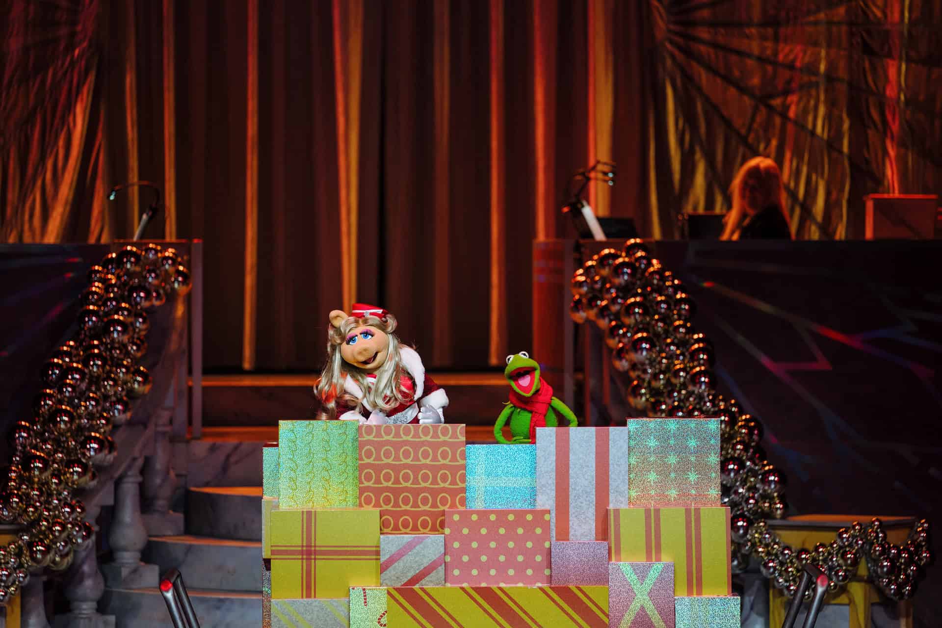 Miss Piggy and Kermit on stage at Disney Holidays in Hollywood at Jollywood Nights
