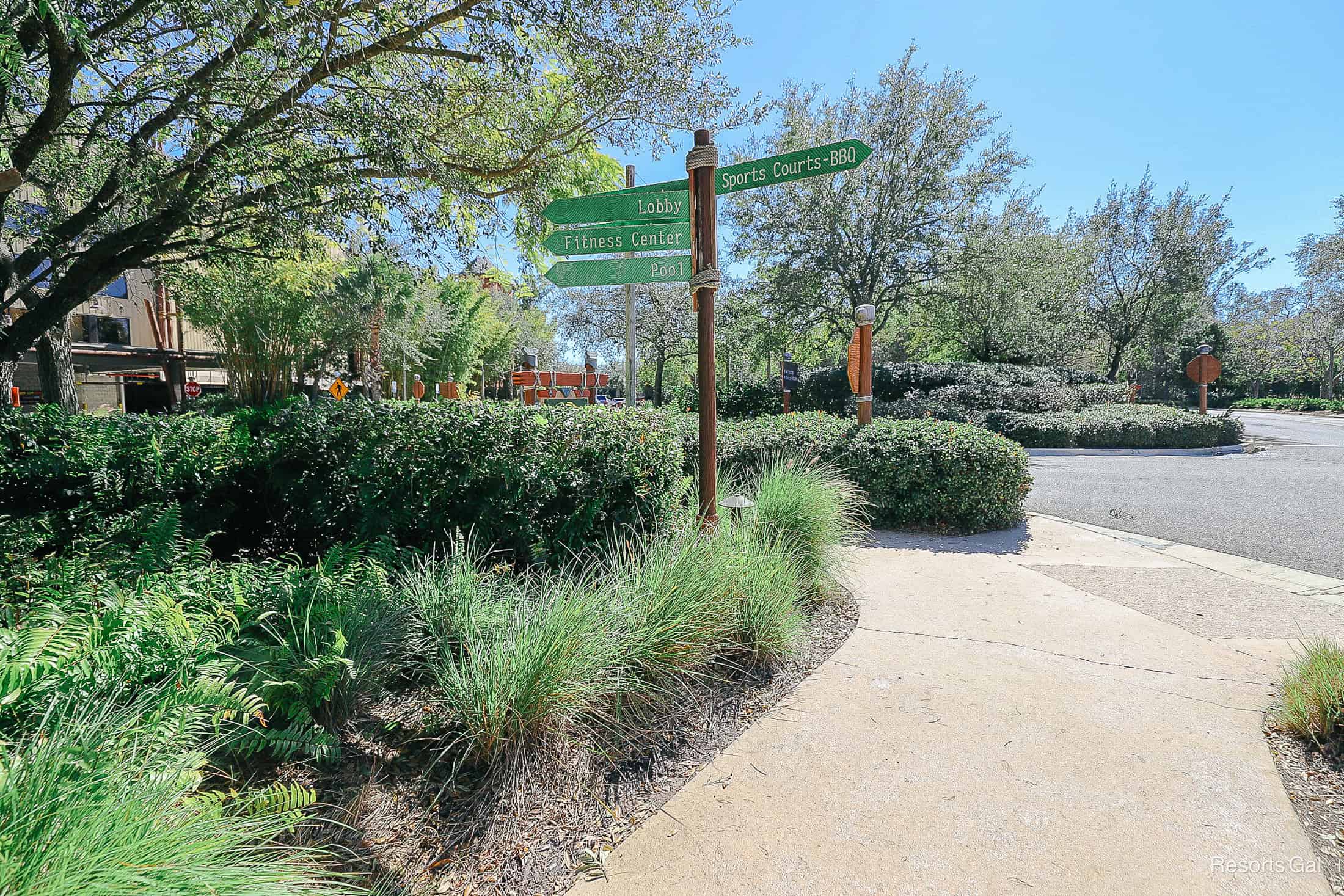 the end of the sidewalk turns and goes in different directions 