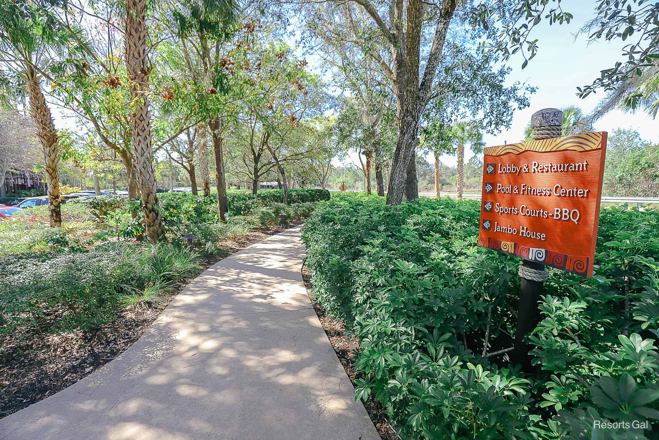 a directional on the walkway between Jambo House and Kidani Village that shows different stops on the way 