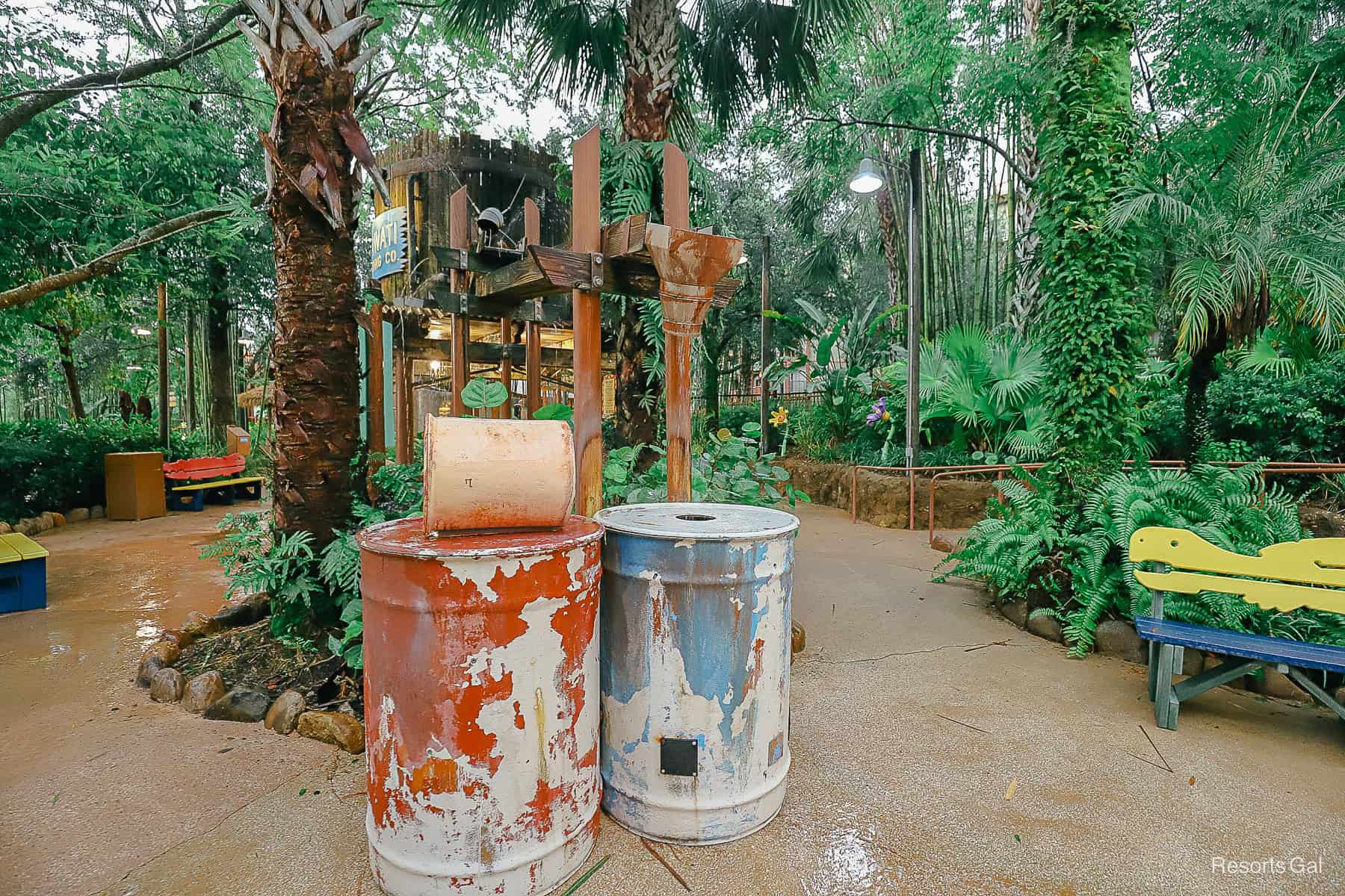 barrels that spray water 