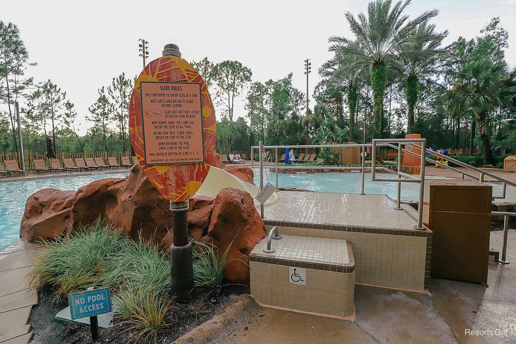 a sign with small steps up to the mini pool slide for children 