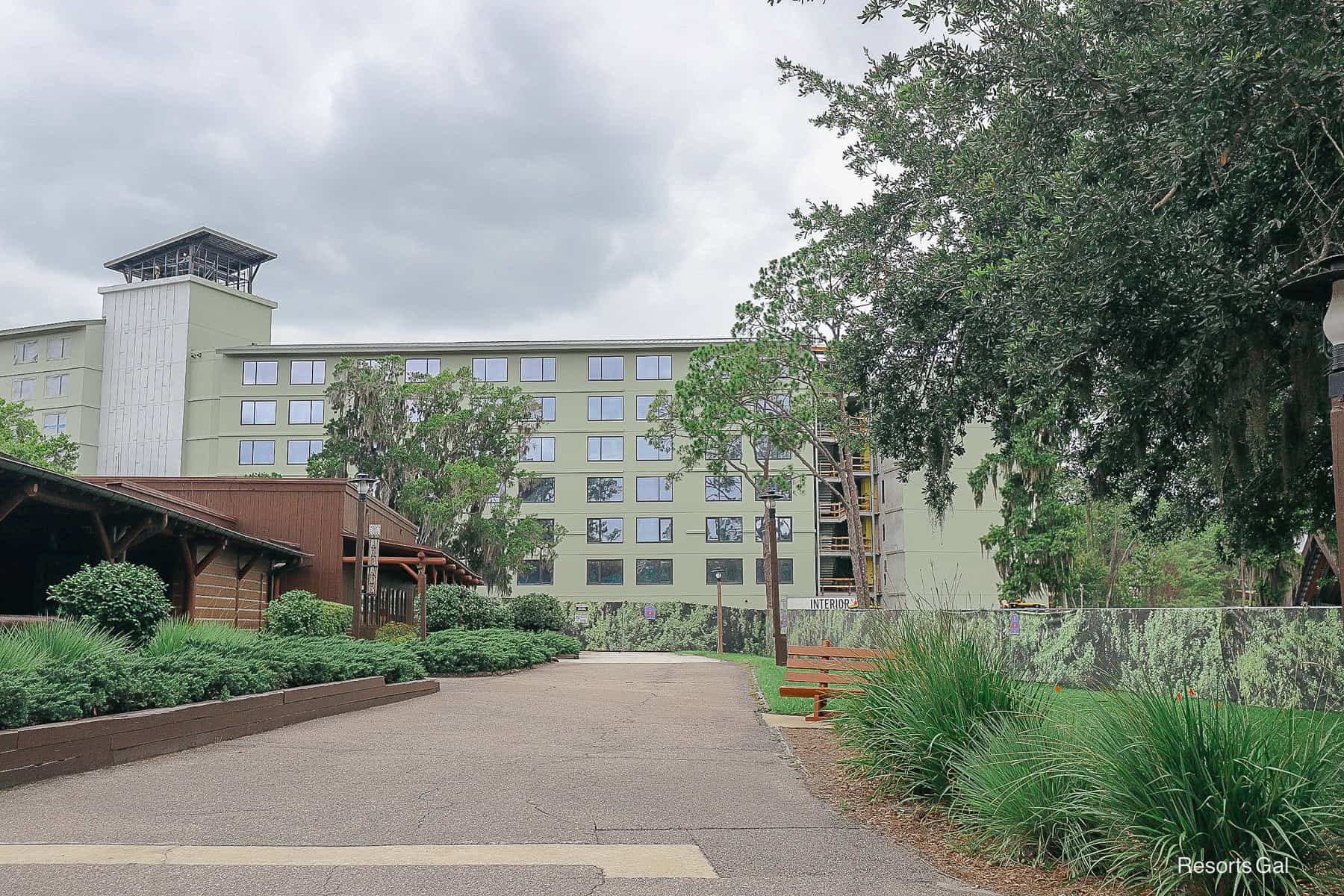 a view of the Lodge from behind Crockett's Tavern