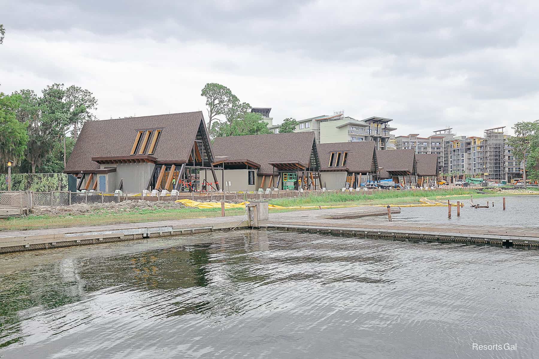 new lake houses being built at Lakeshore Lodge