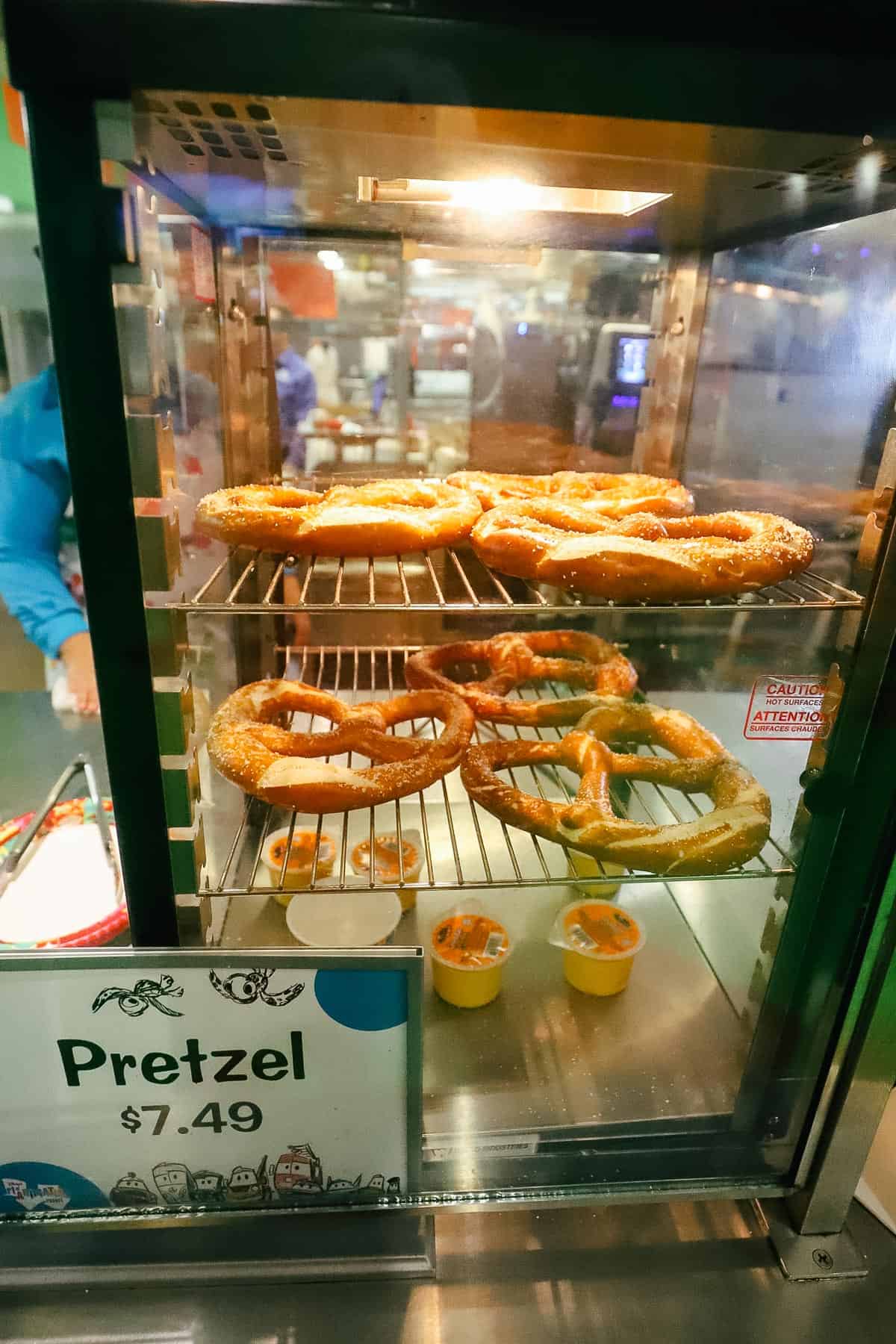 pretzels with cheese sauce 