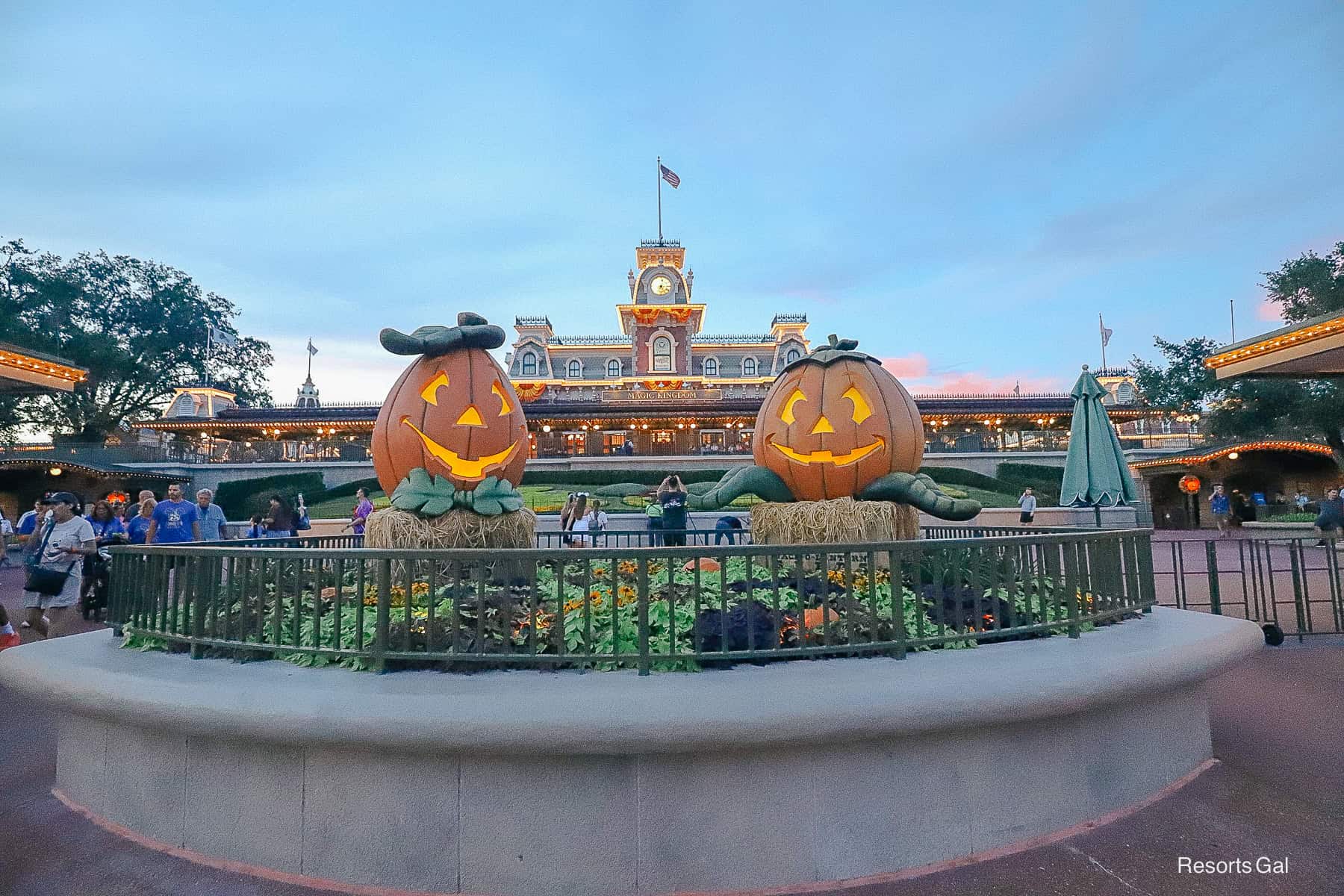 two giant pumpkins outside the entrance of Mickey's Halloween Party 