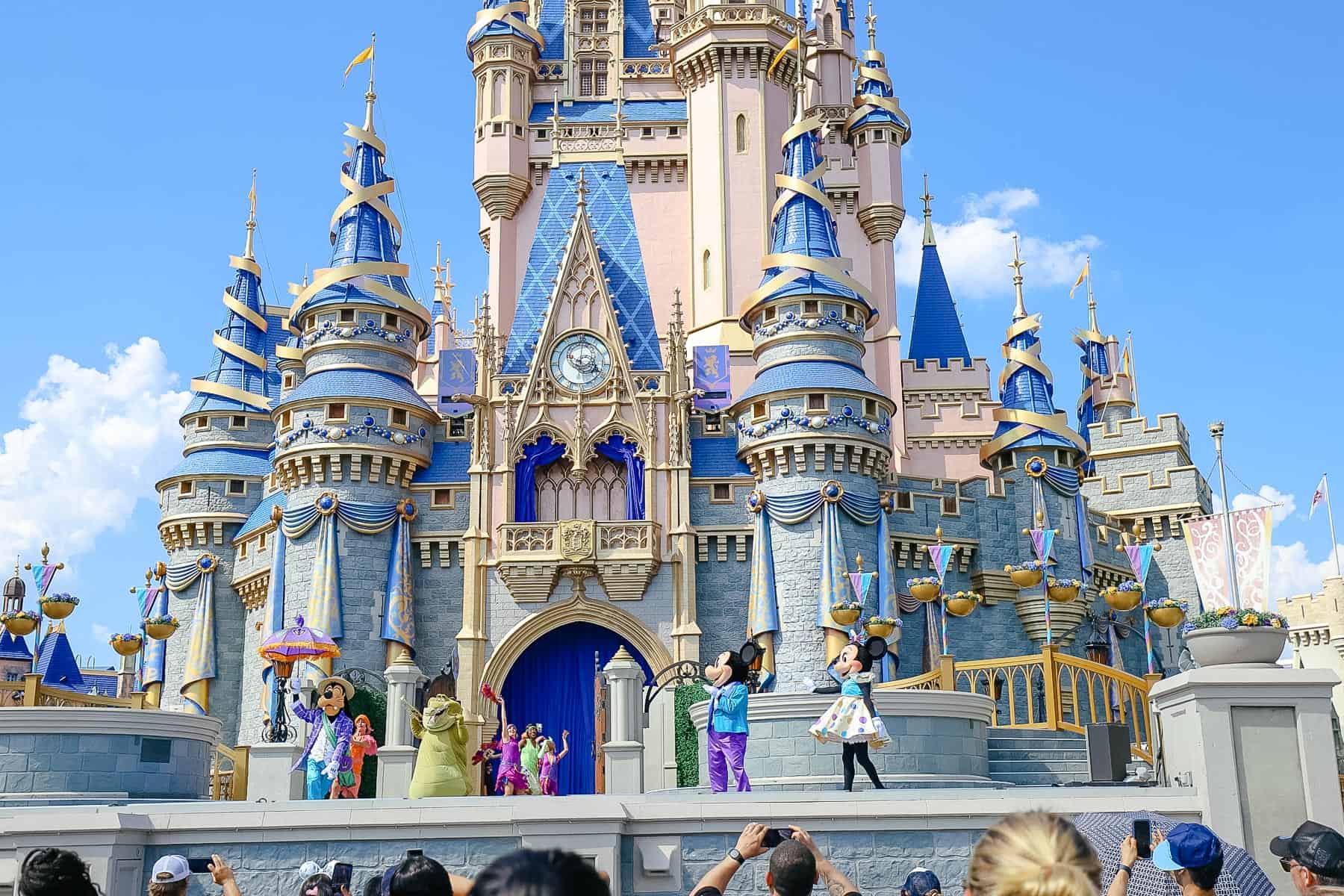 Mickey and Minnie join friends on stage to celebrate the magic of friendship. 