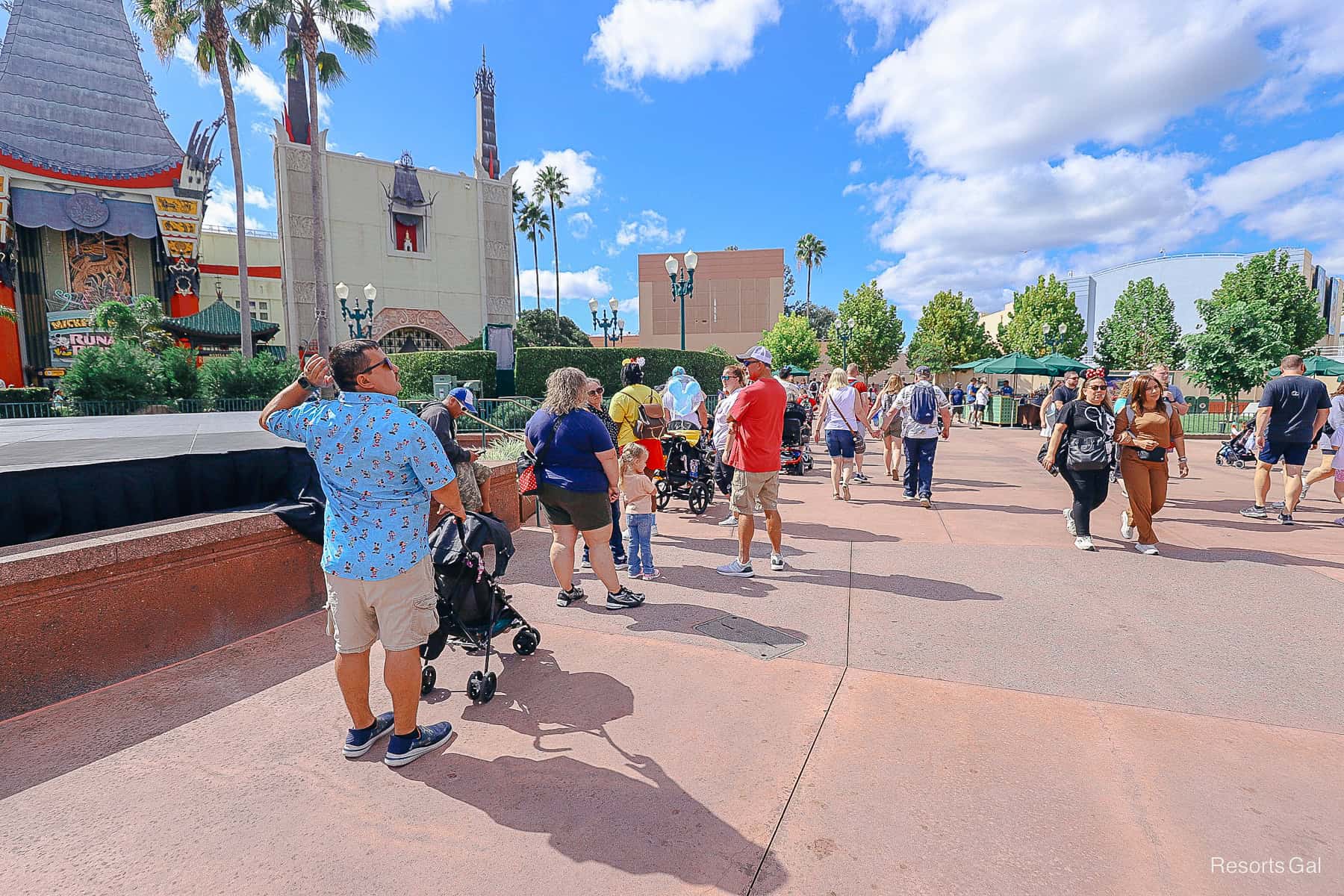 a line of guests waiting to met Mary Poppins at Hollywood Studios 