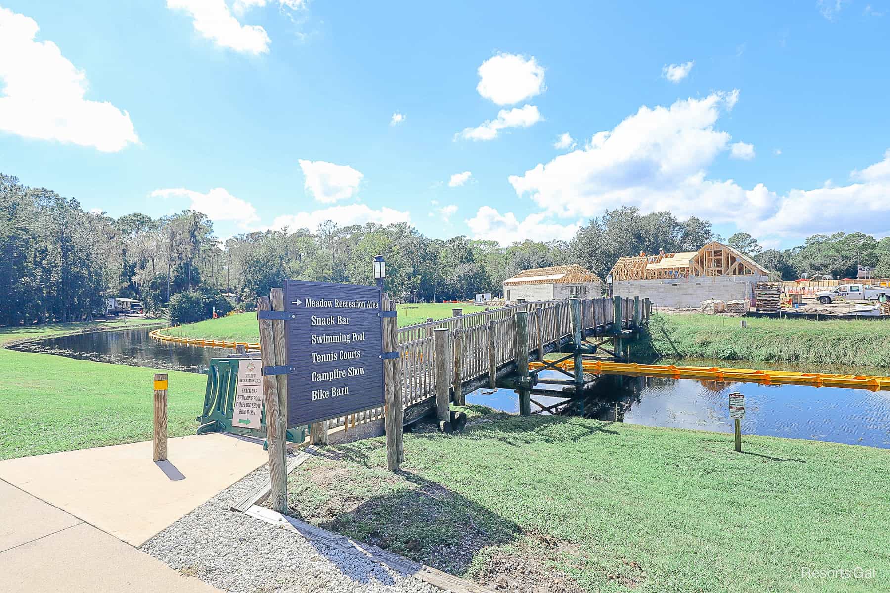 a direction sign at the closed bridge