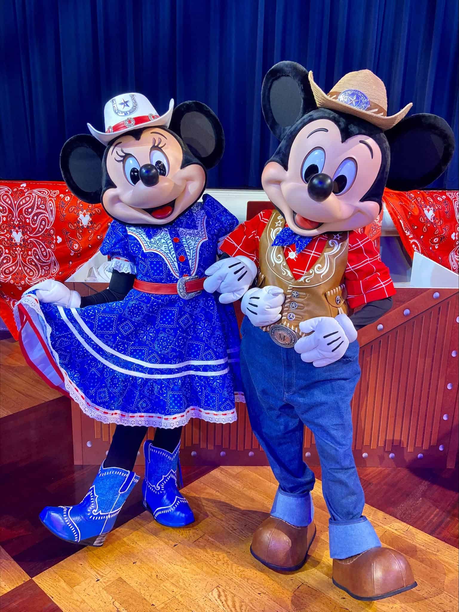 Mickey and Minnie Mouse in Western wear