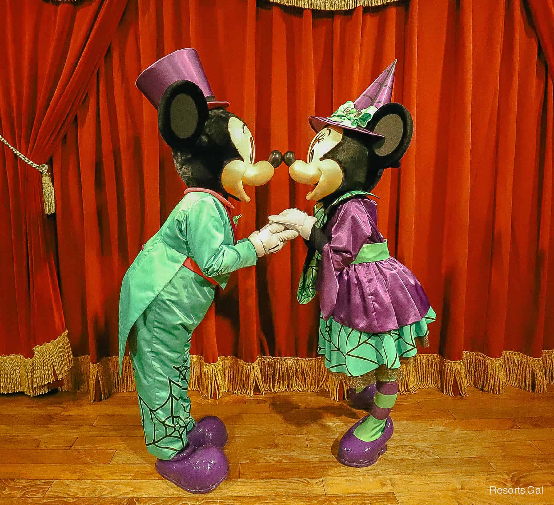 Mickey and Minnie Mouse pose with nose kiss 