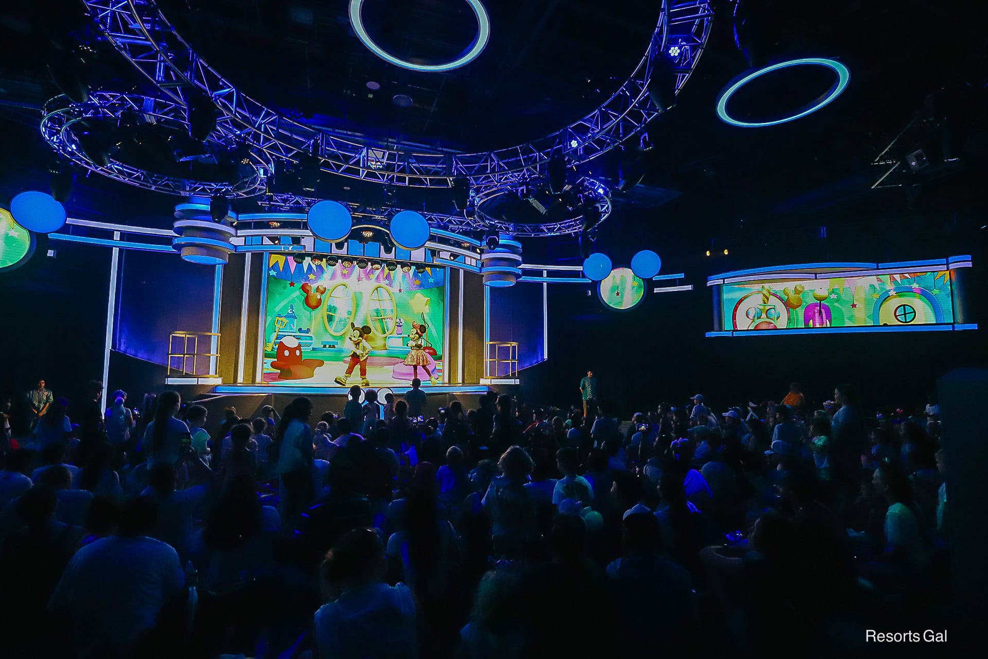 Mickey Mouse and Minnie Mouse welcome guests to the show 