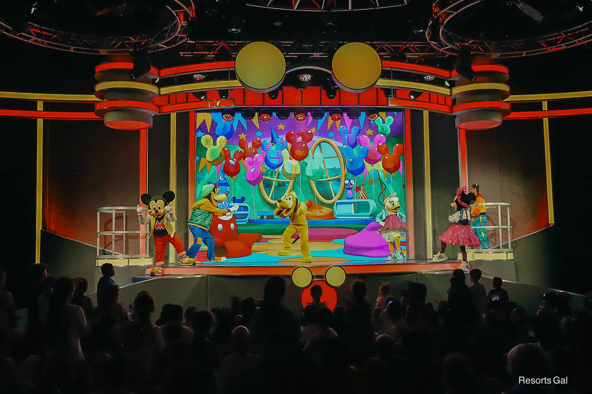 all characters return to the stage at the end of Mickey Mouse Clubhouse Live! 
