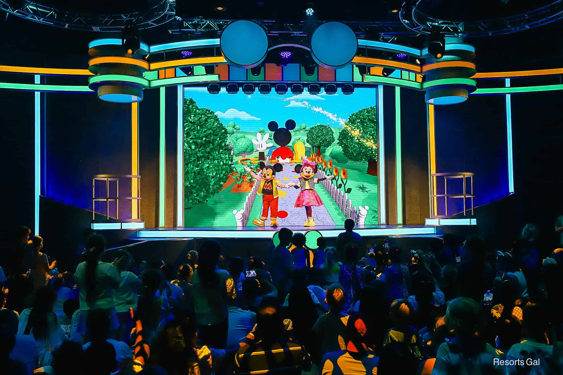 Mickey and Minnie on stage in Mickey Mouse Clubhouse Live 