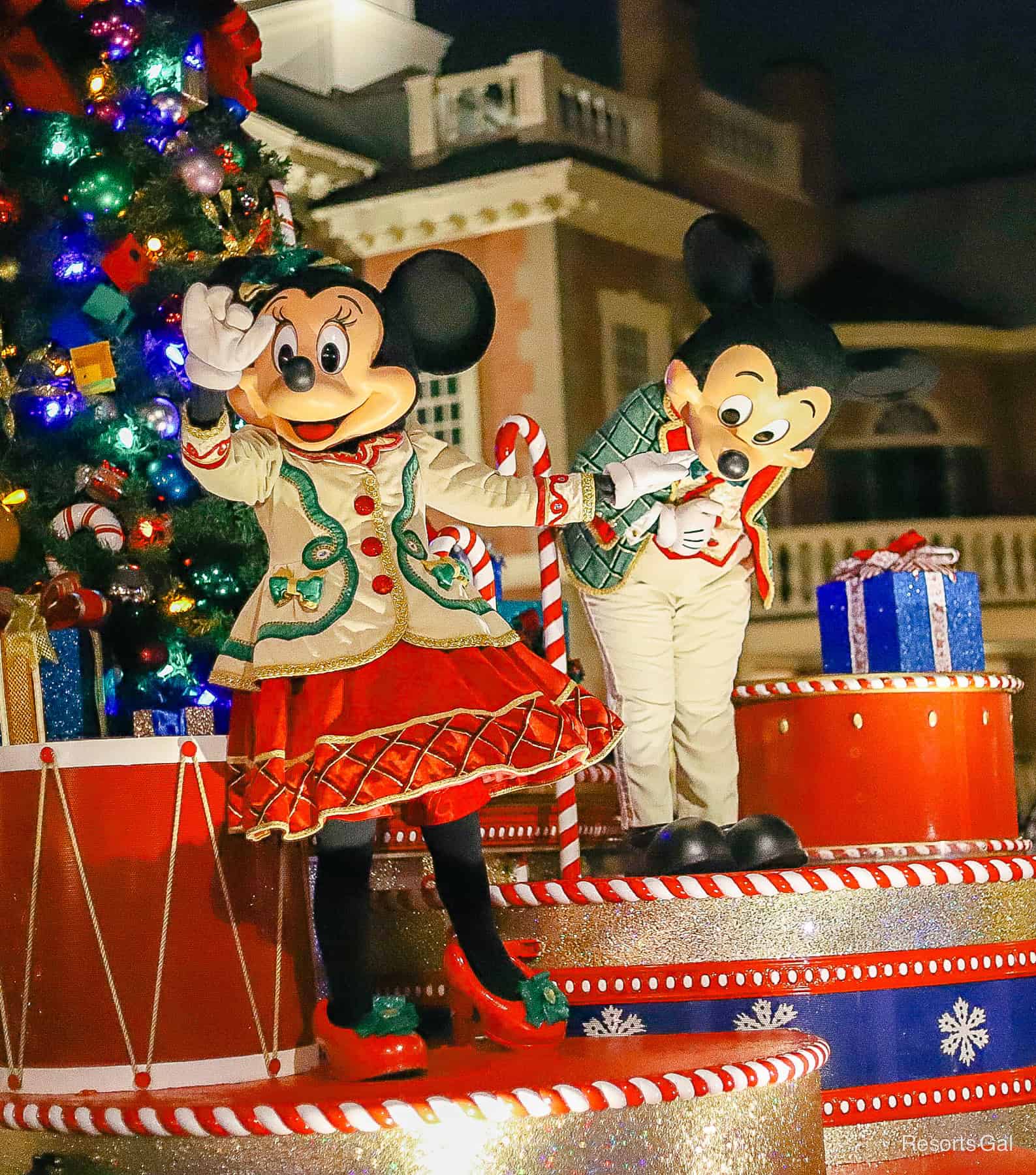 Minnie waves to guests from her float