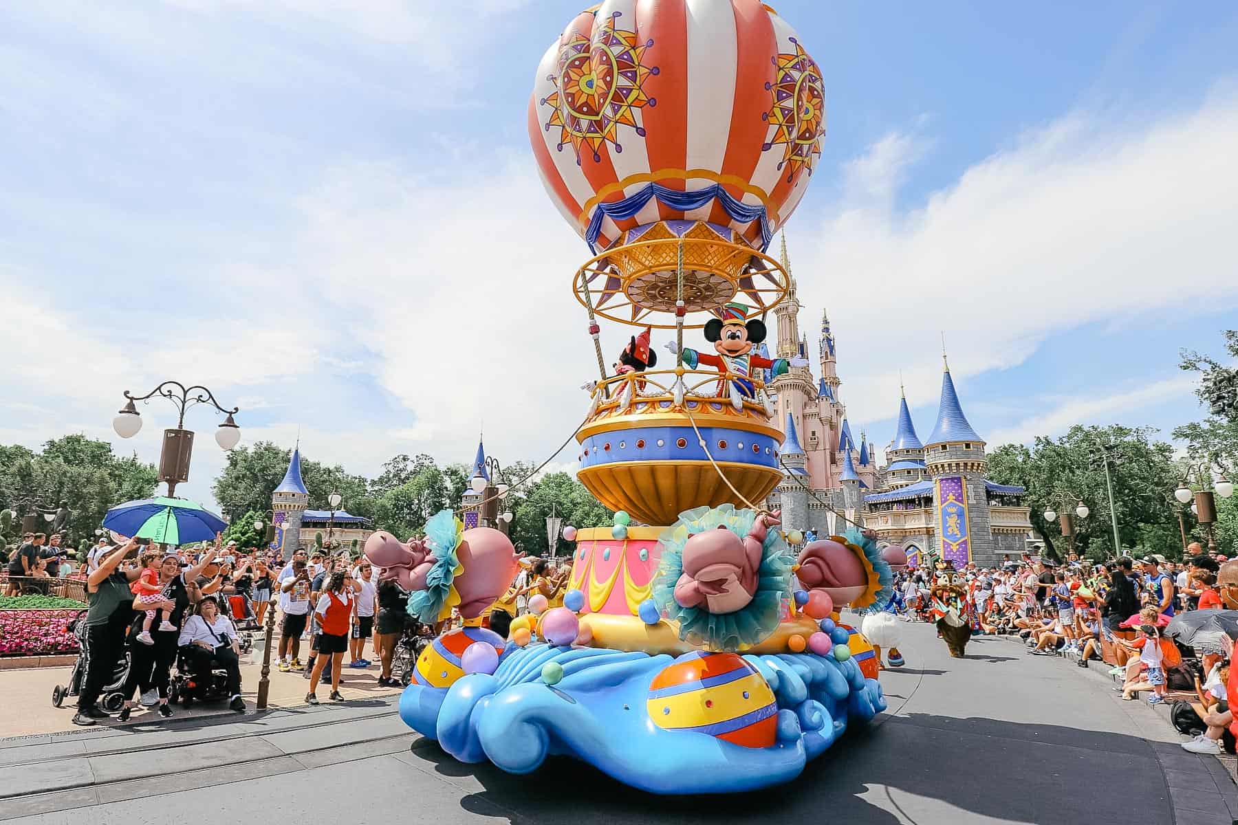 Mickey and Minnie are the final float in Mickey's airship. 