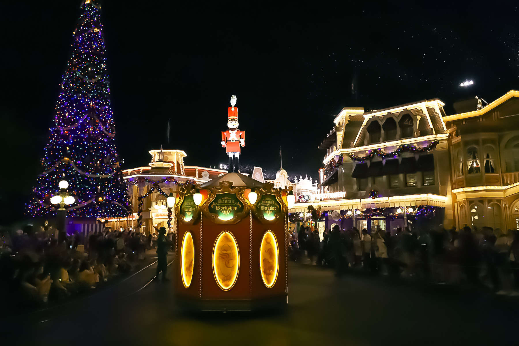 A float that says Santa's workshop. 