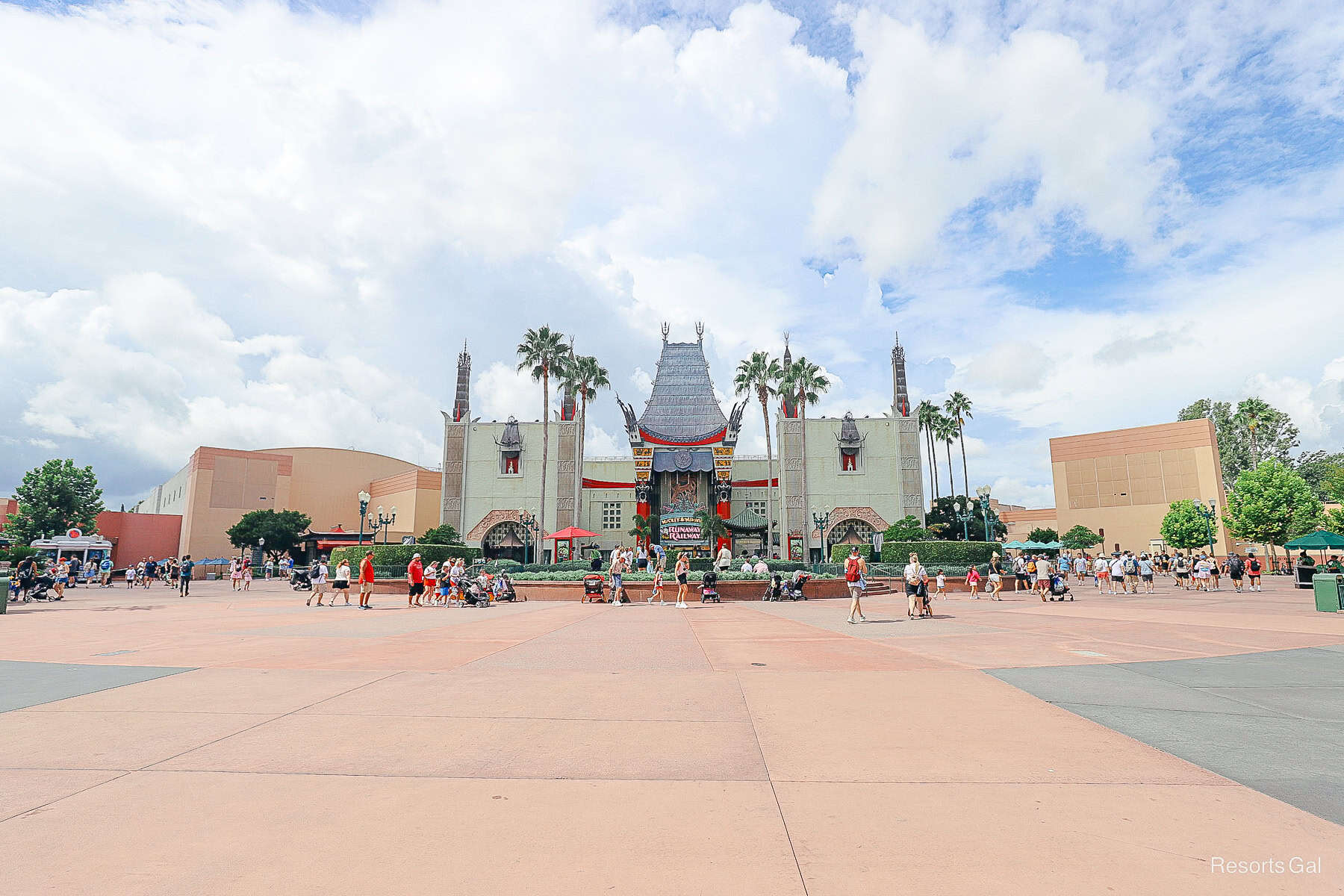shows the area where you can find meet-and-greets in front of Mickey and Minnie's Runaway Railway 