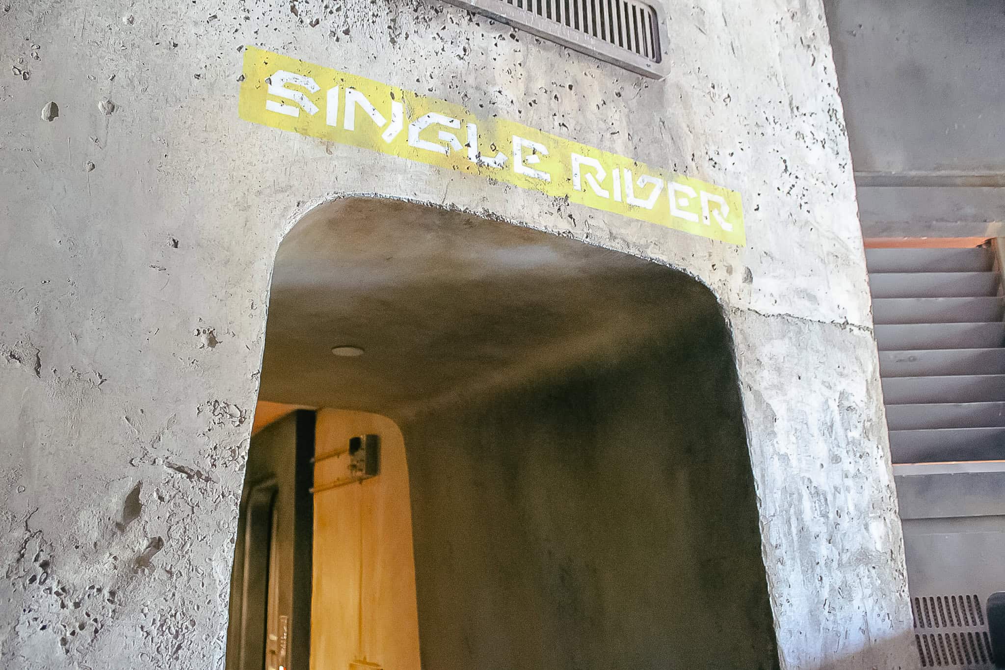 the single ride line for Smugglers Run
