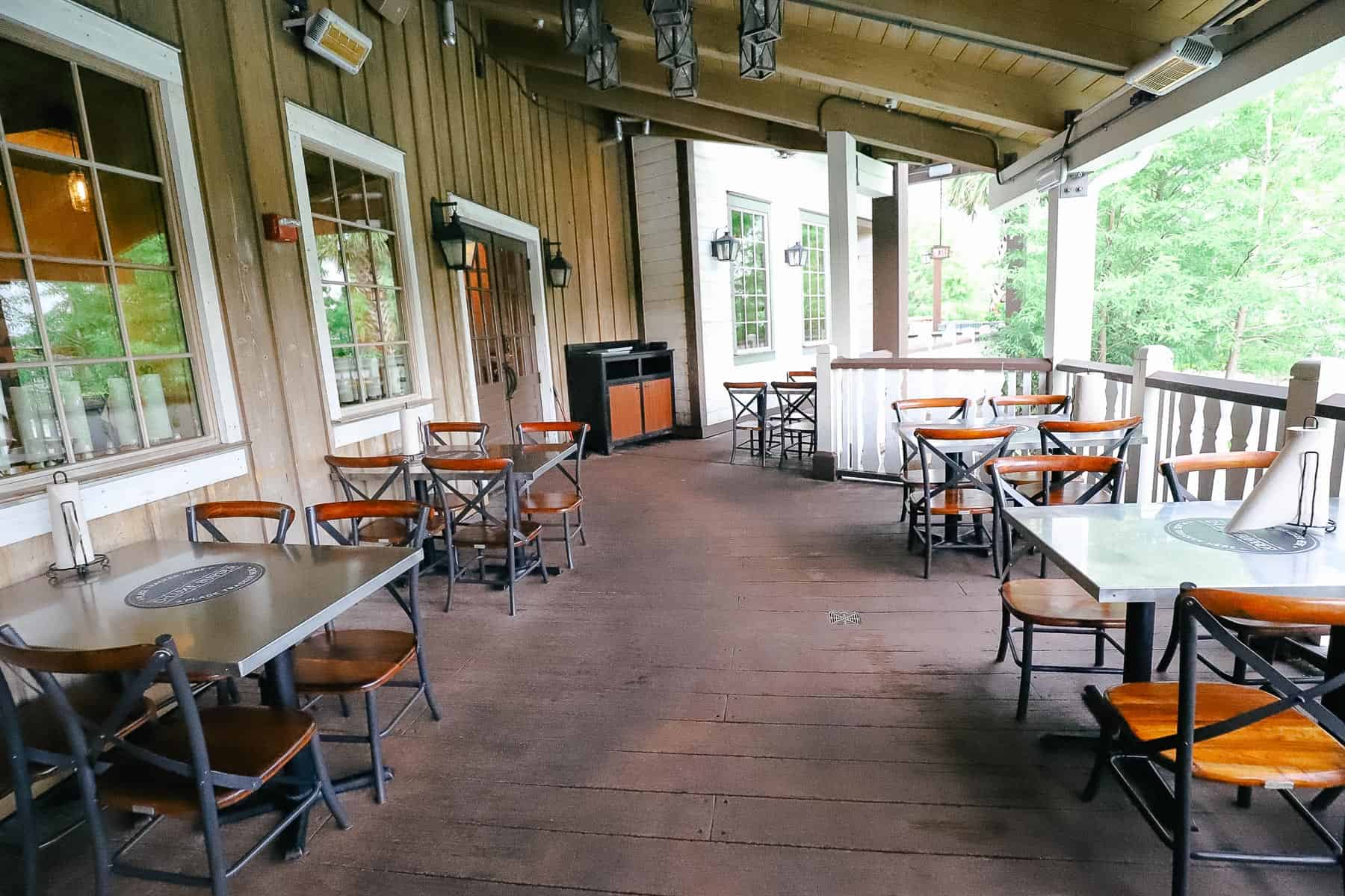outdoor dining area at D-Luxe Burger 