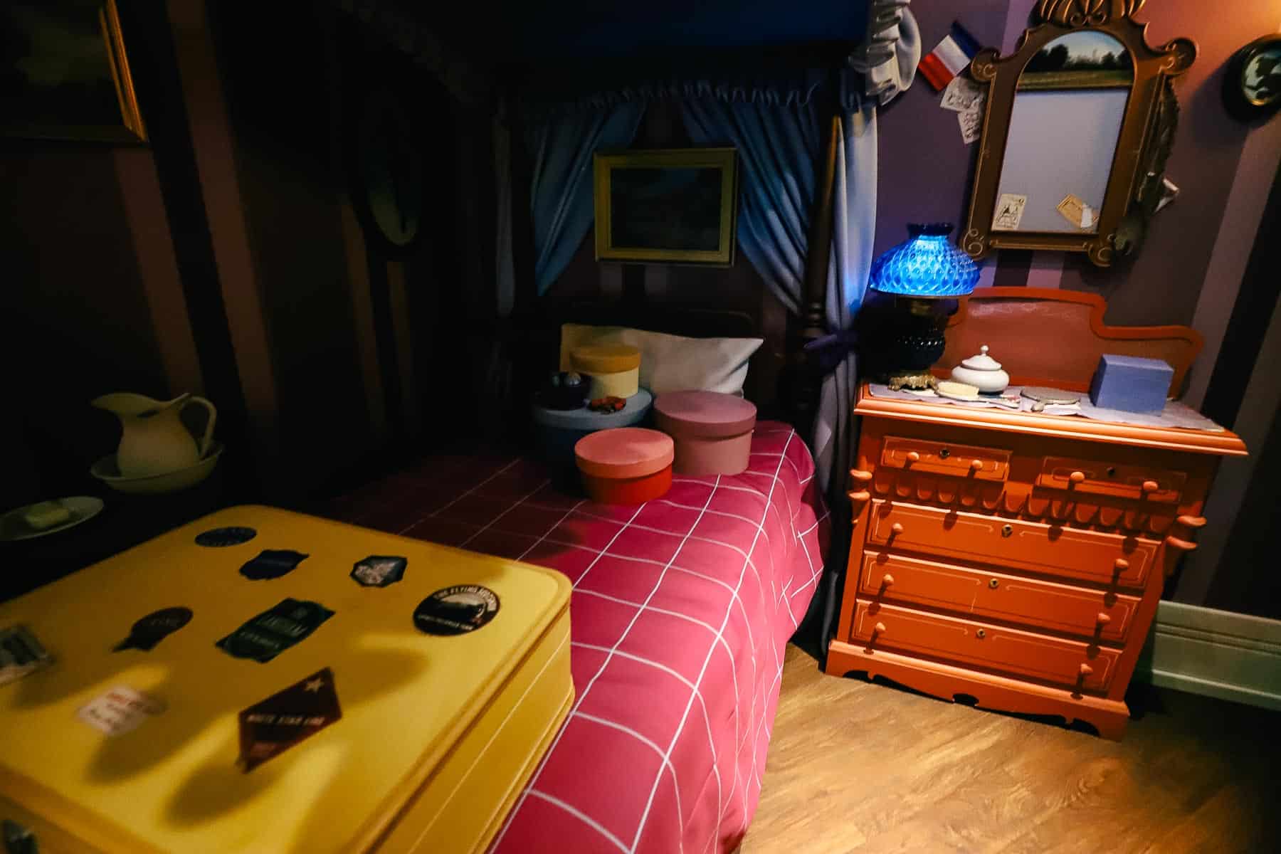 Wendy's bed in the nursery of the queue of Peter Pan's Flight