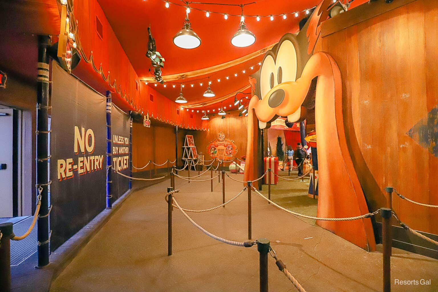 Pete's Silly Sideshow (Meet Disney Pals as Circus Stars at Magic Kingdom)