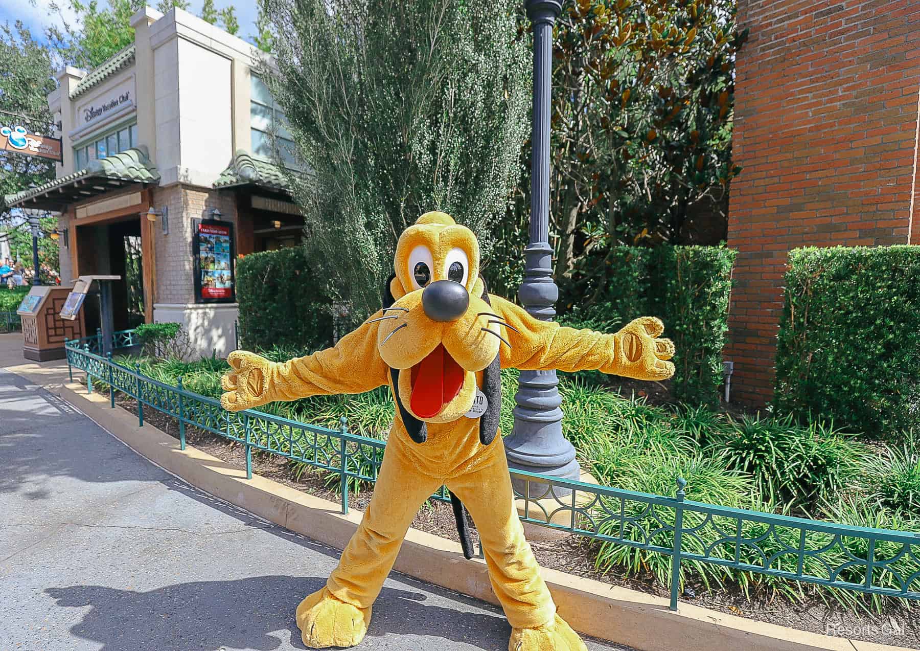 Pluto with arms wide open