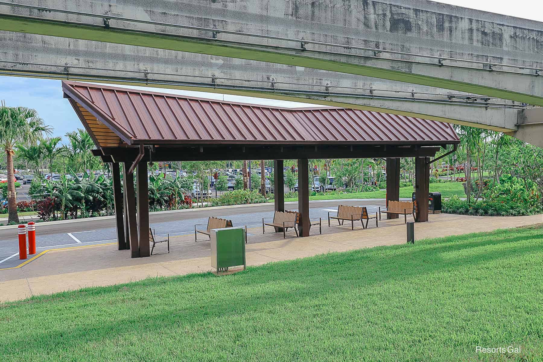 the covered area where guests can wait for the bus at the Polynesian