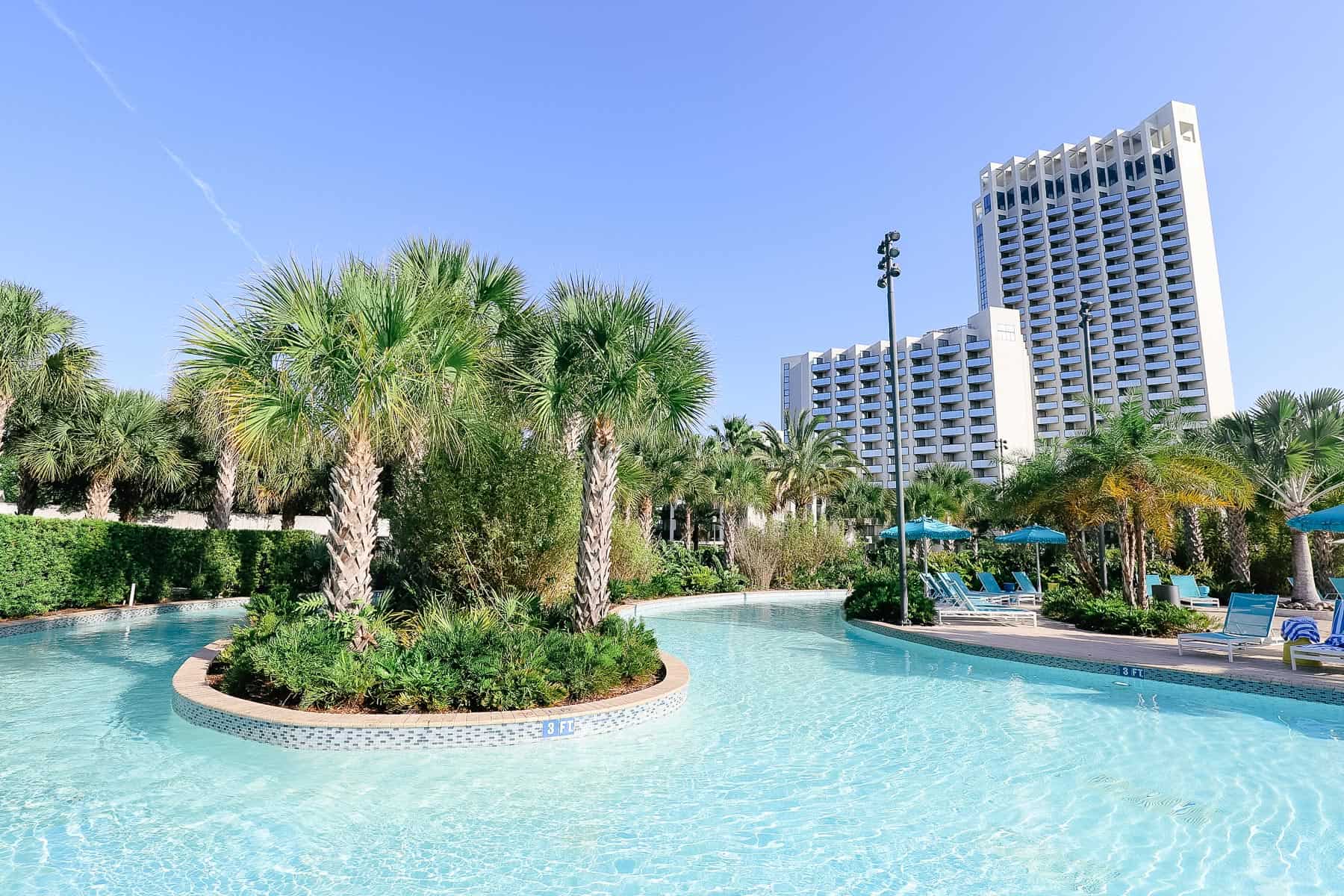 This off-site hotel near Disney World offers a lazy river. 