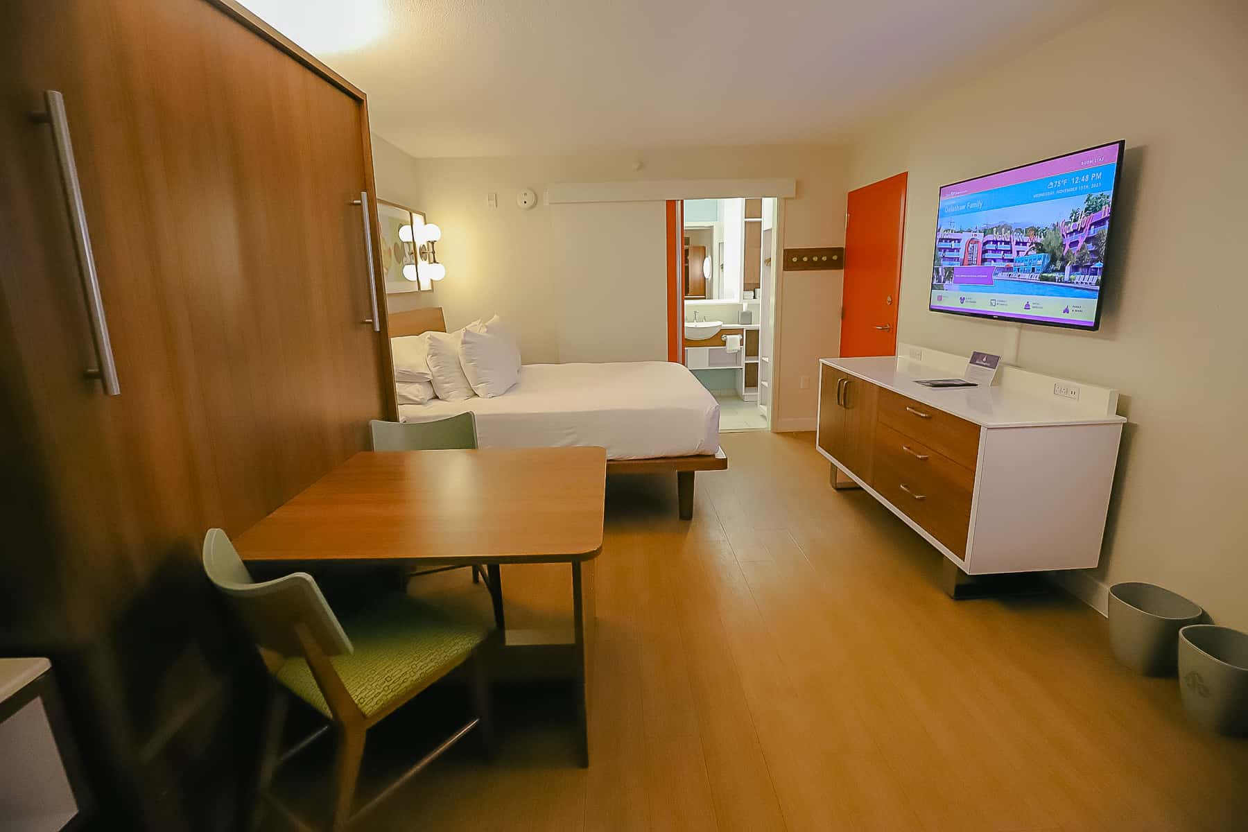 a view of the room layout at Pop Century when you first arrive 