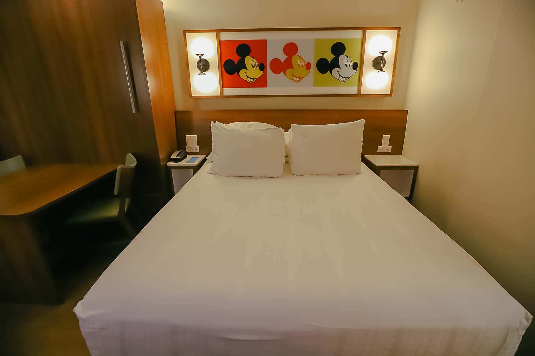 a queen size bed in the room at Pop Century 