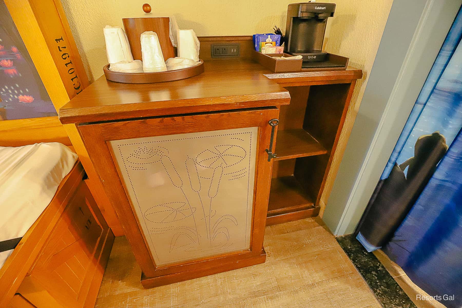 Cabinet with a tin door and metal design 