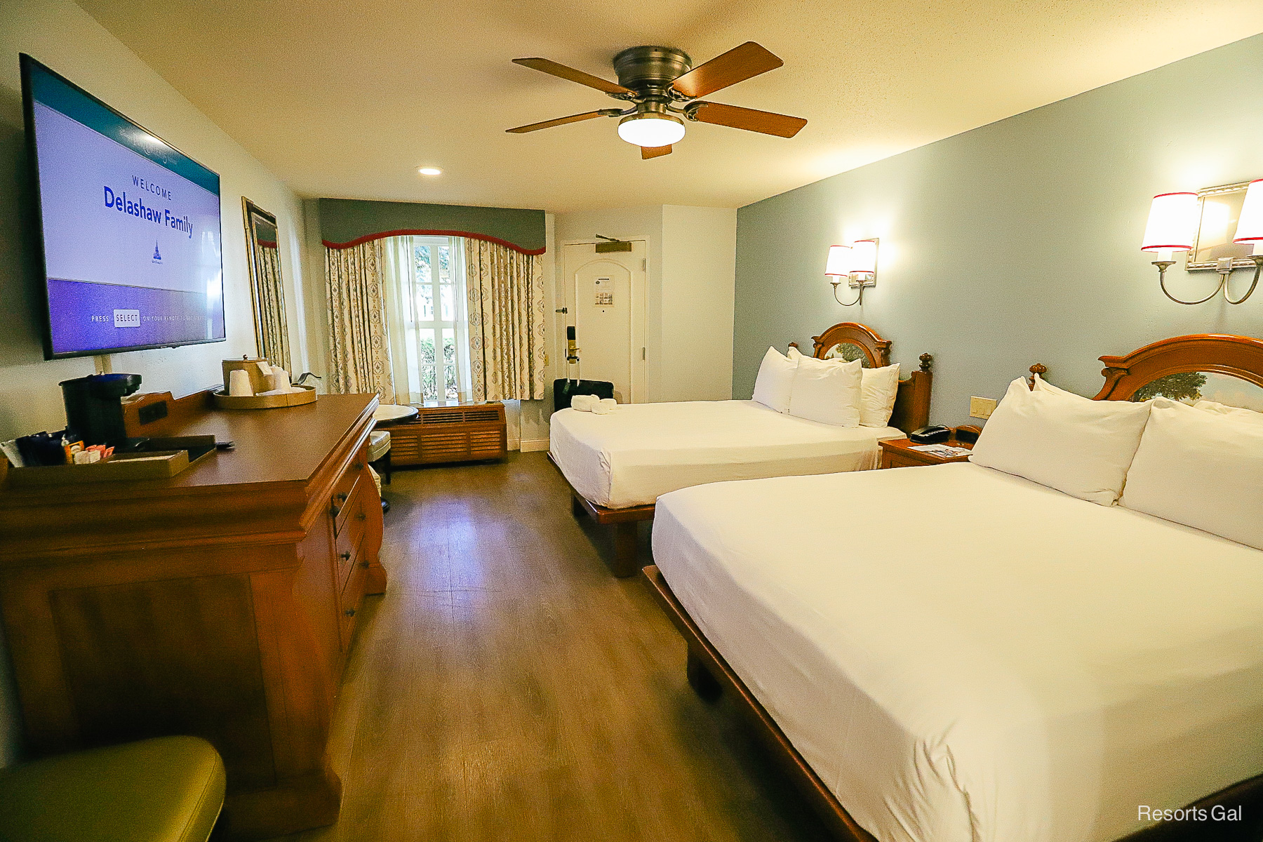 a standard room with two queen size beds in Magnolia Bend 