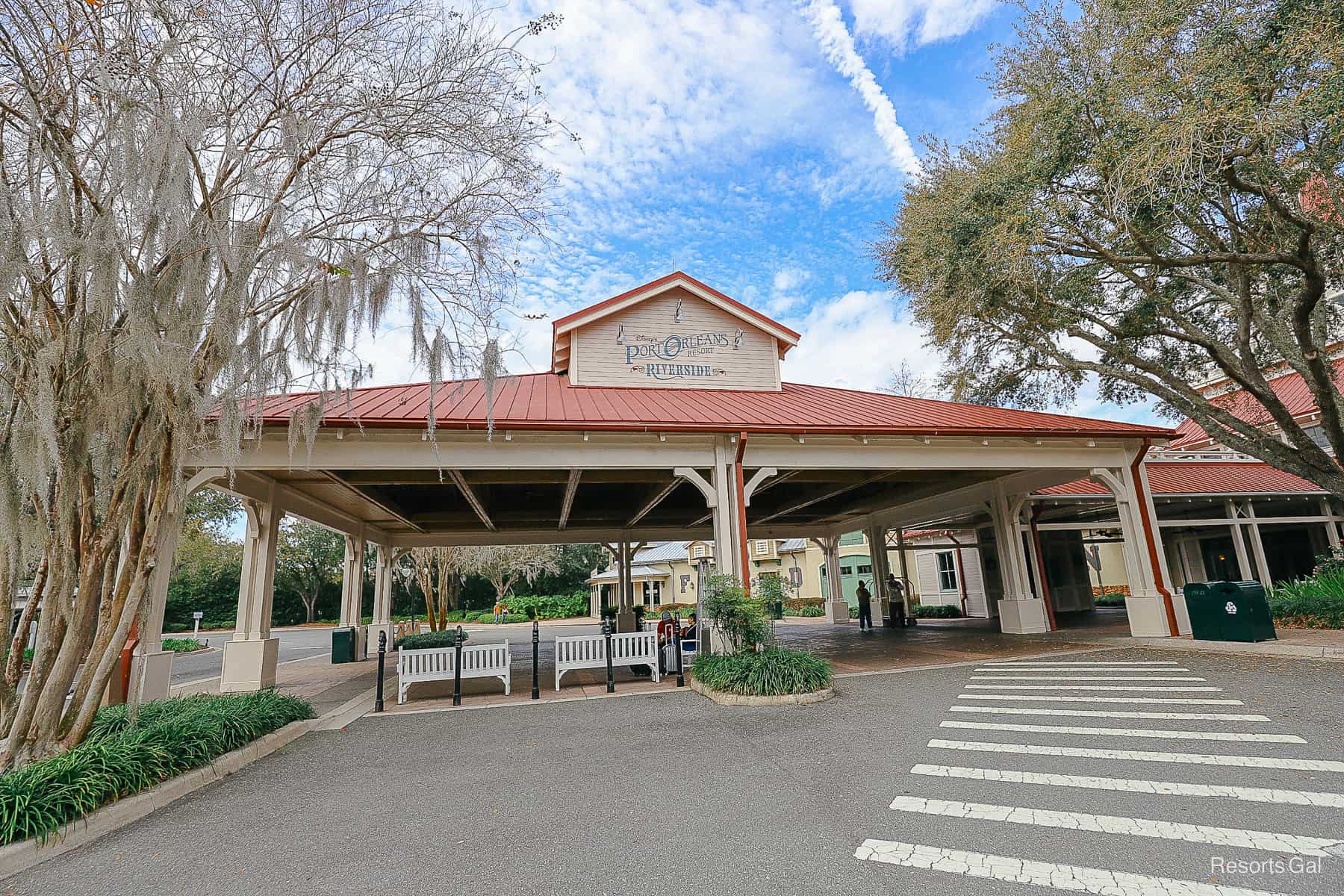 The covered entrance to Port Orleans Riverside Resort. 