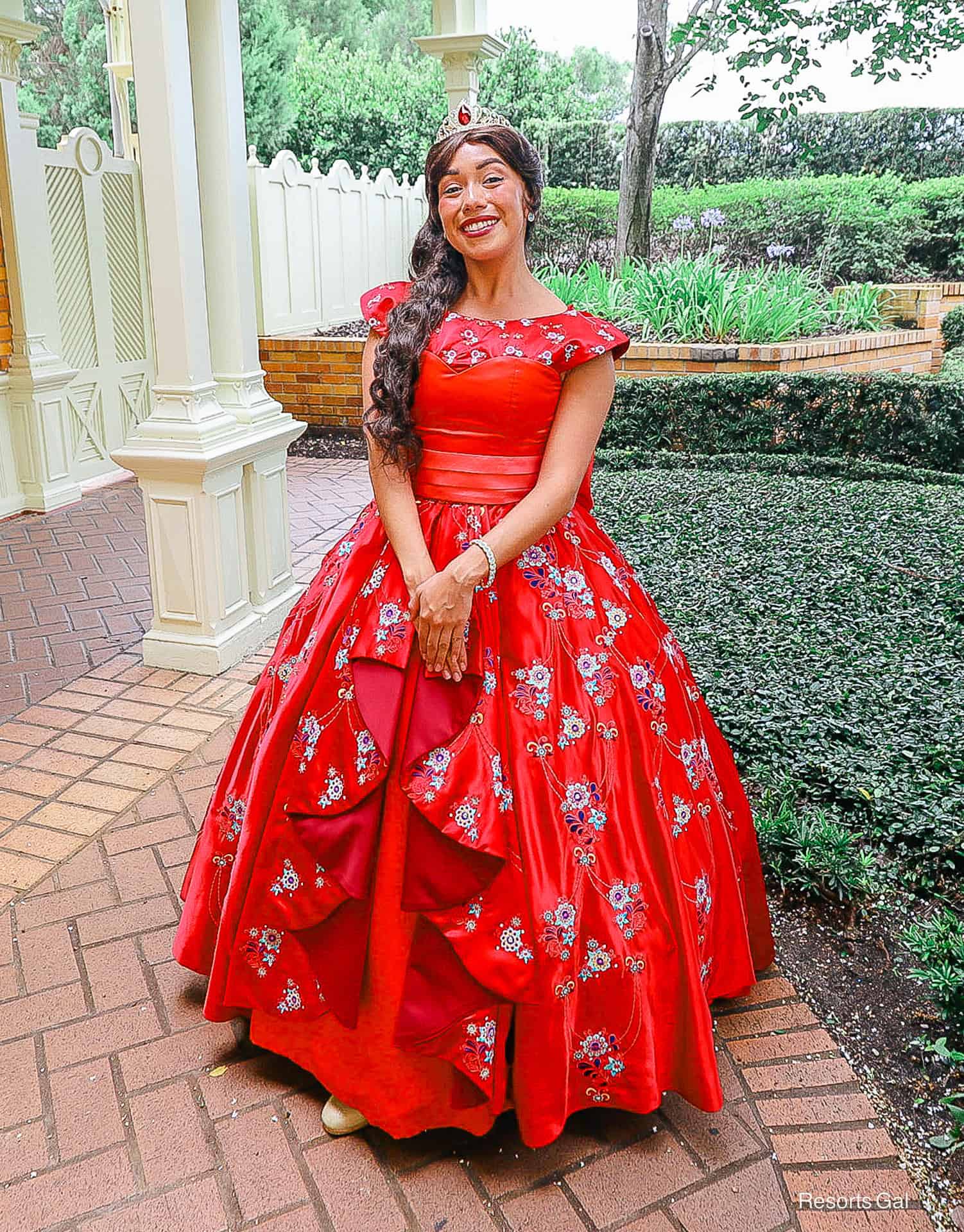 full pose of Princess Elena