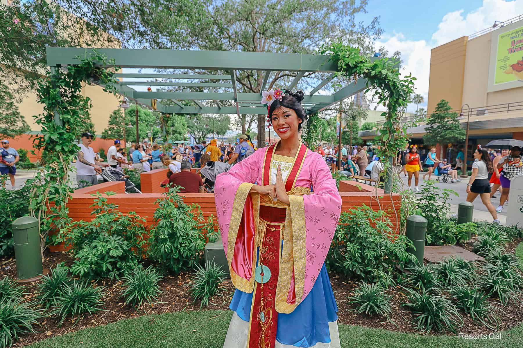 Mulan stops for a quick pose in the Walt Disney Studios Lot.