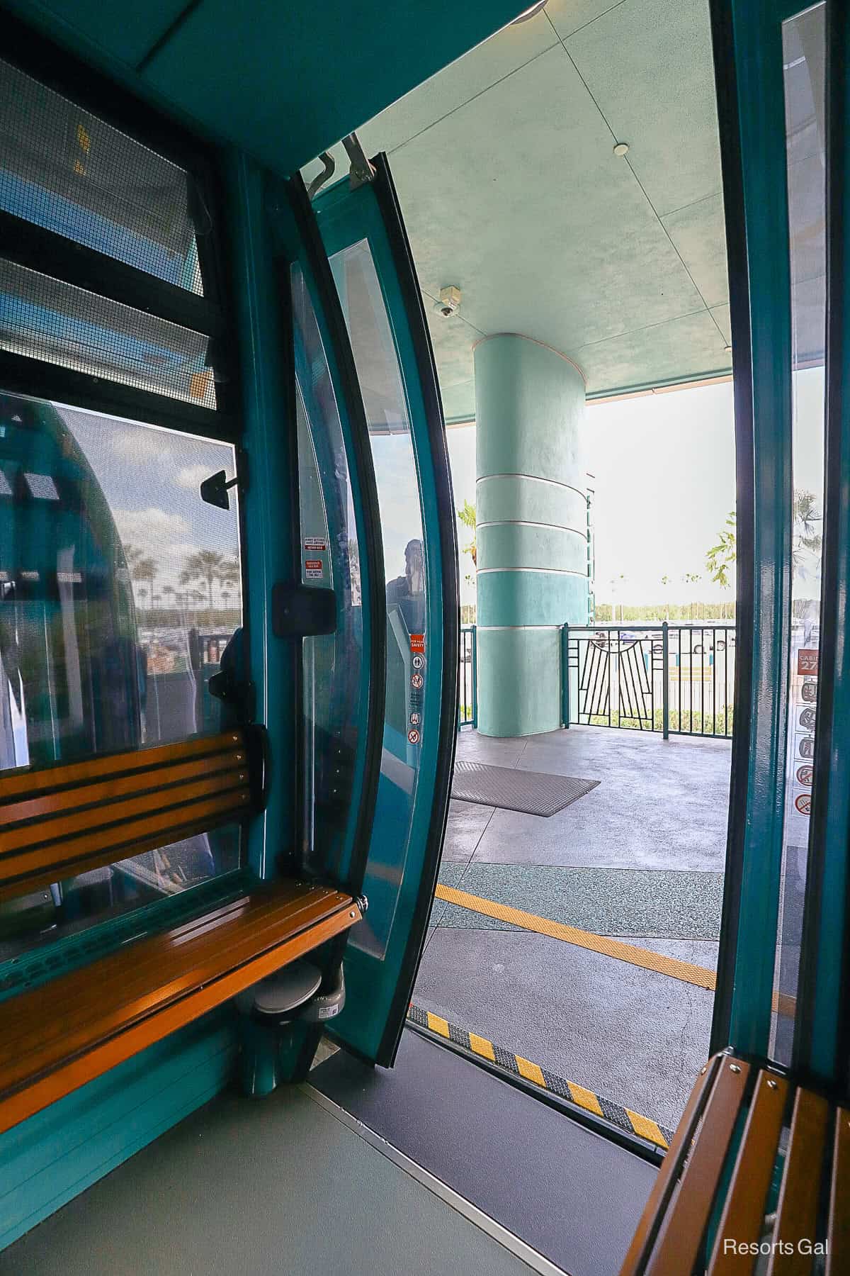 shows the yellow line outside when the Skyliner door opens