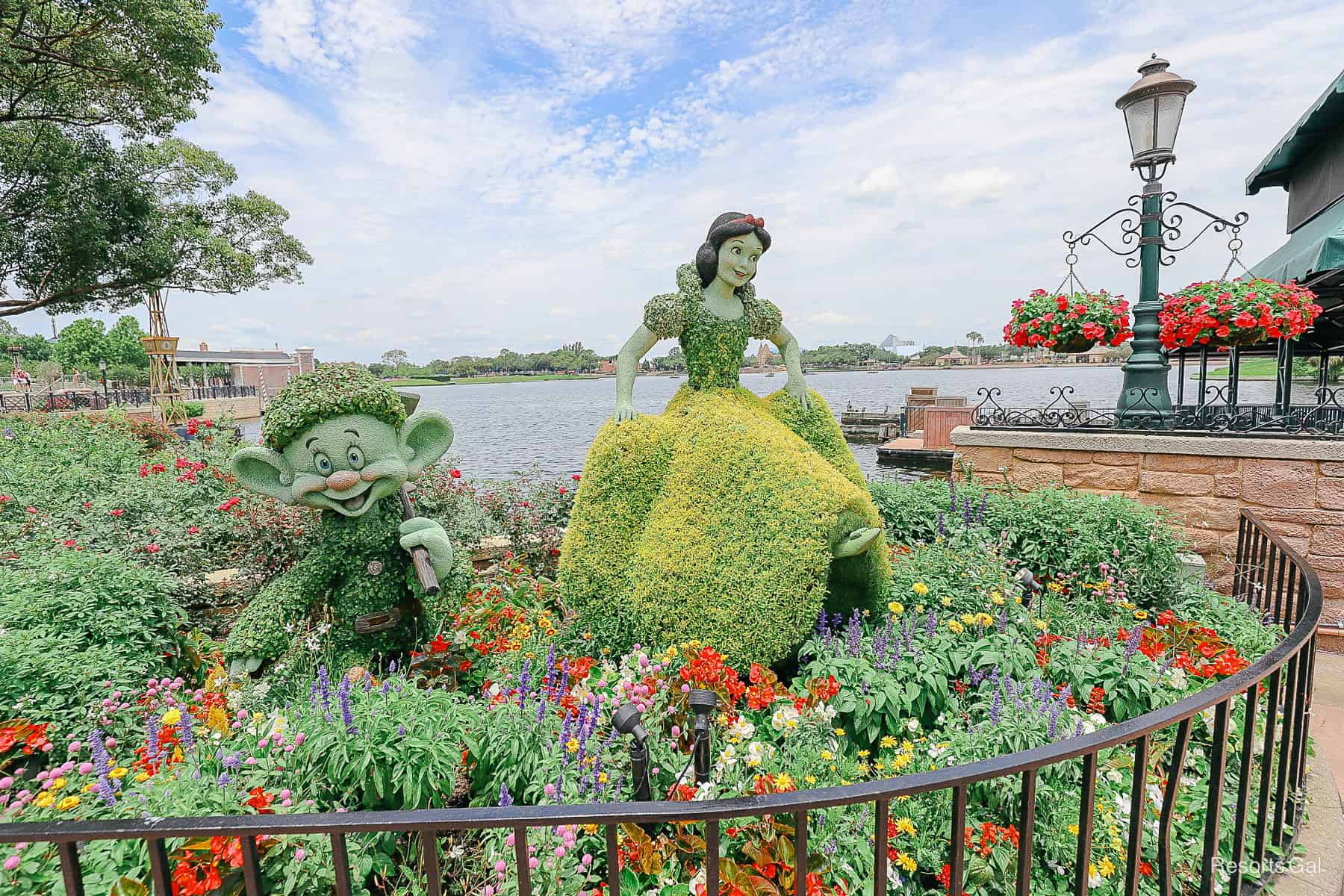 the topiaries blooming at Epcot during March 