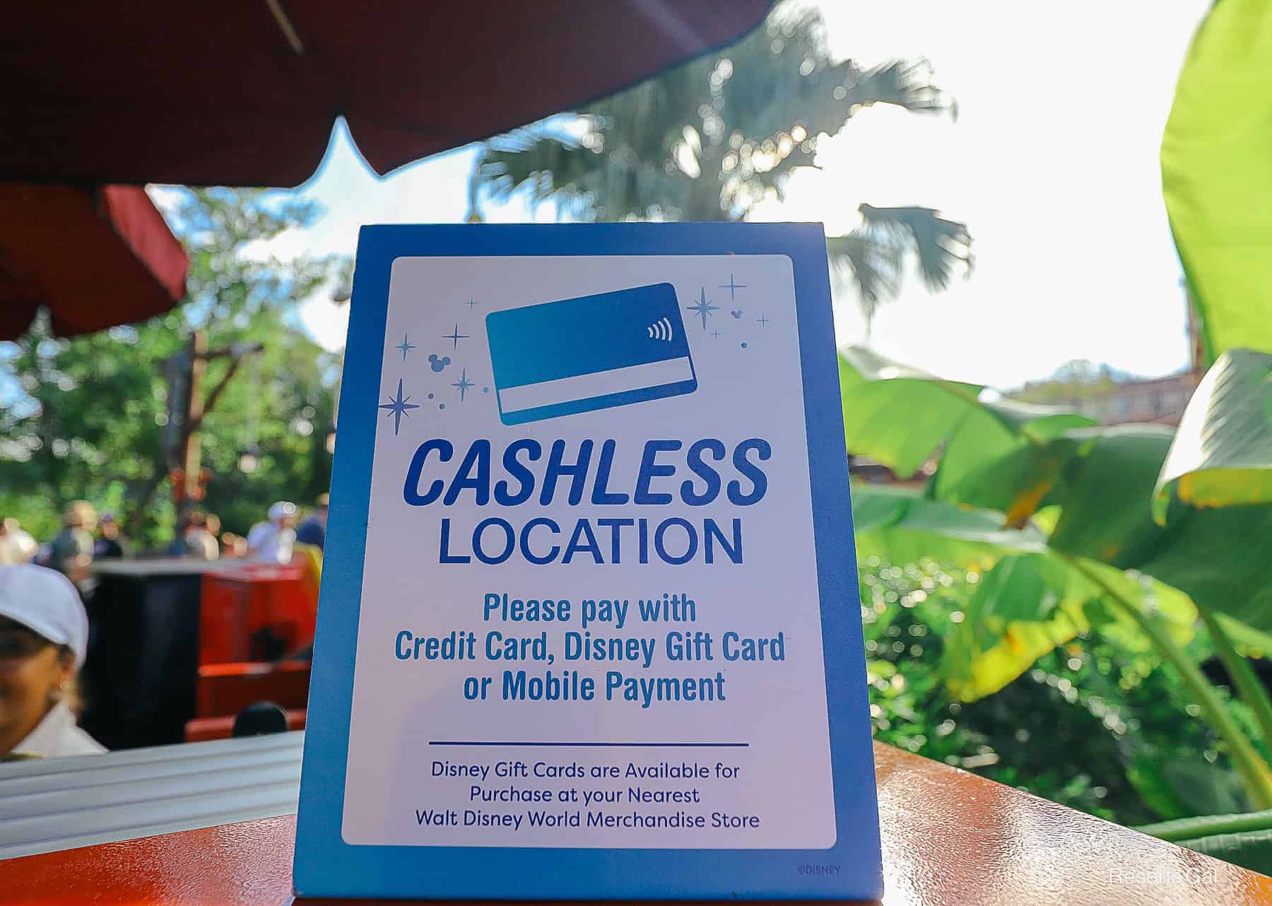 a sign that notifies guests that this is a cashless location 