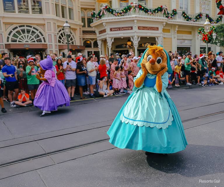 Character Spotlight: Suzy and Perla from ‘Cinderella’ at Disney World