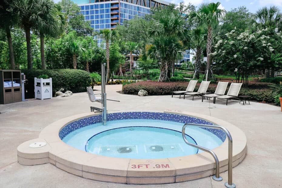 a whirlpool tub at the Swan Hotel shaped like a circle 