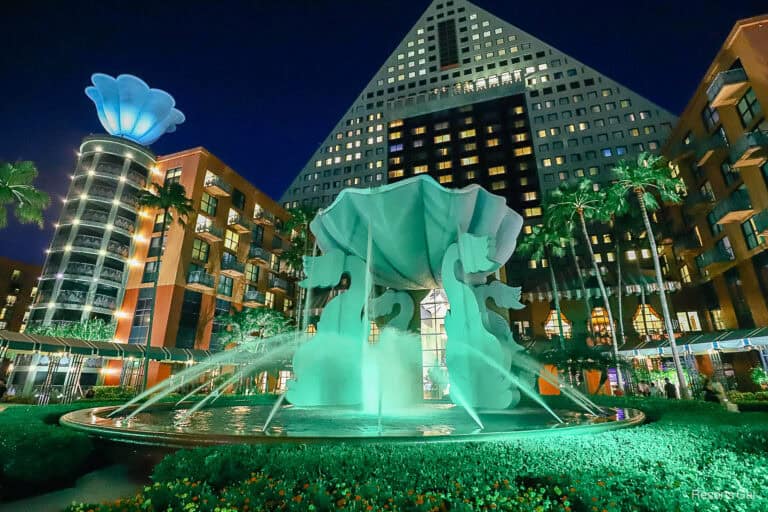 This Light Show Happens Every Night at Disney’s Swan and Dolphin