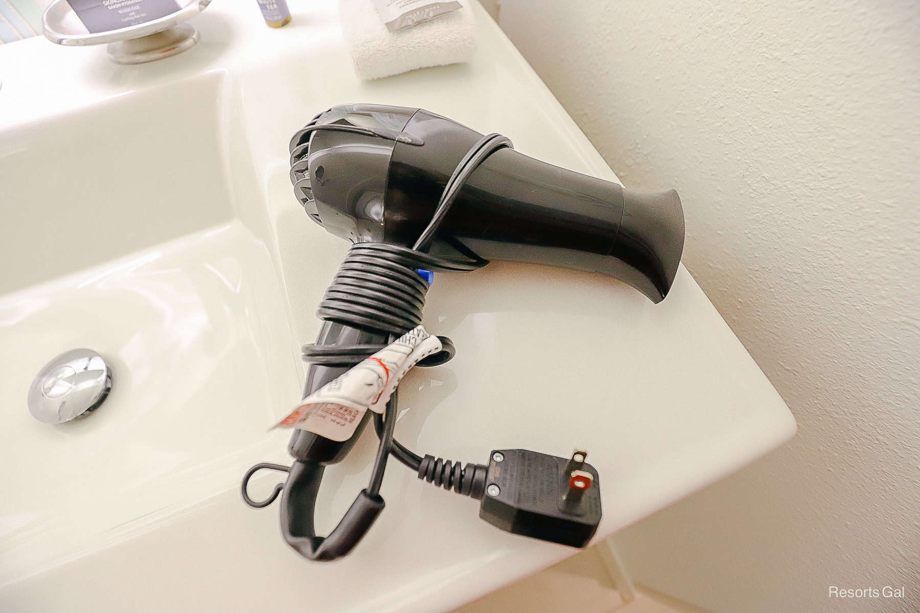 a hairdryer in the Swan Hotel room 