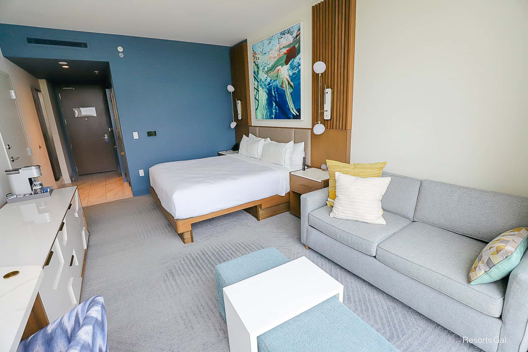 opposite view of the room at the Swan Reserve